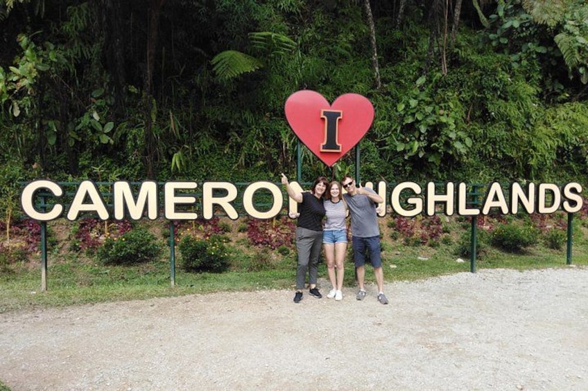 Skilt med 'Cameron Highlands' og et hjerte. 2
