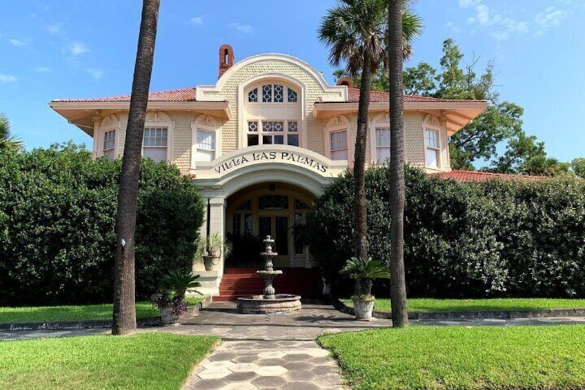 Villa Las Palmas met een fontein, palmbomen en een keurig onderhouden tuin. 1