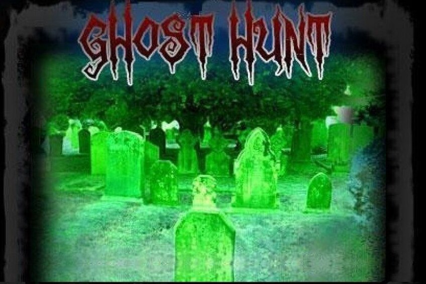 Een begraafplaats met groenachtige grafstenen en de tekst 'GHOST HUNT' bovenaan. 4