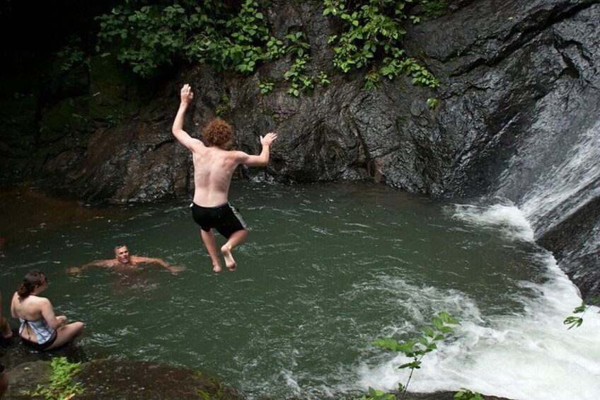 Jump on a Natural Pool in the middle of the jungle! 2