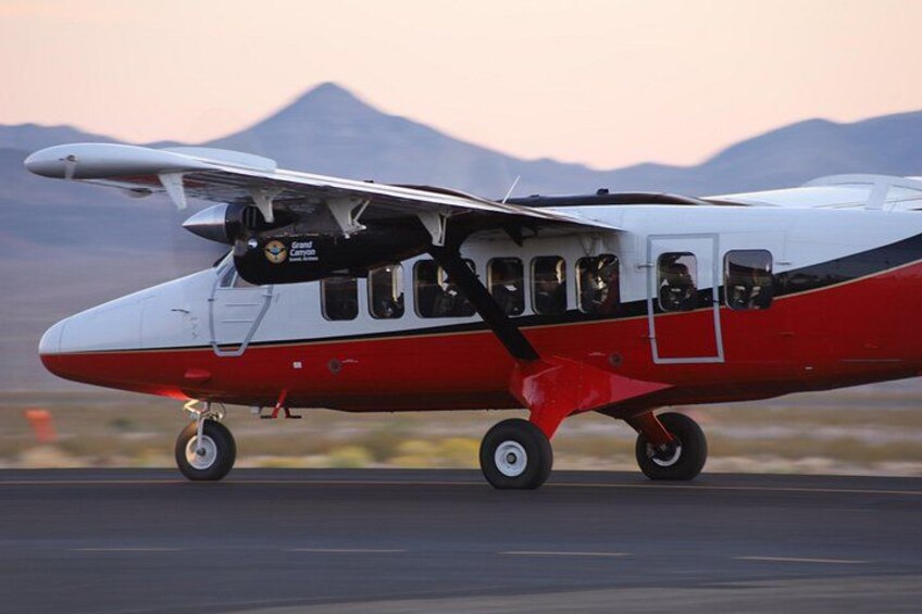 Grand Canyon Landmarks Tour by Airplane with Optional Hummer Tour 2