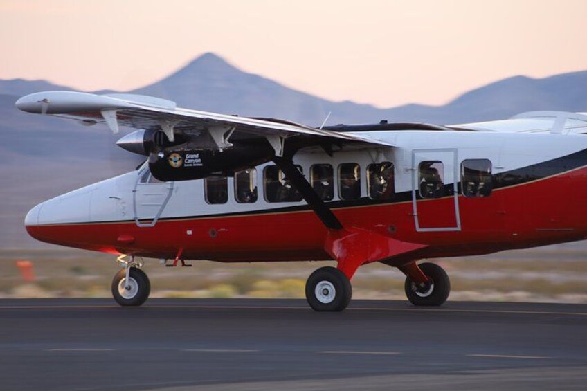 Grand Canyon Landmarks Tour by Airplane with Optional Hummer Tour 2