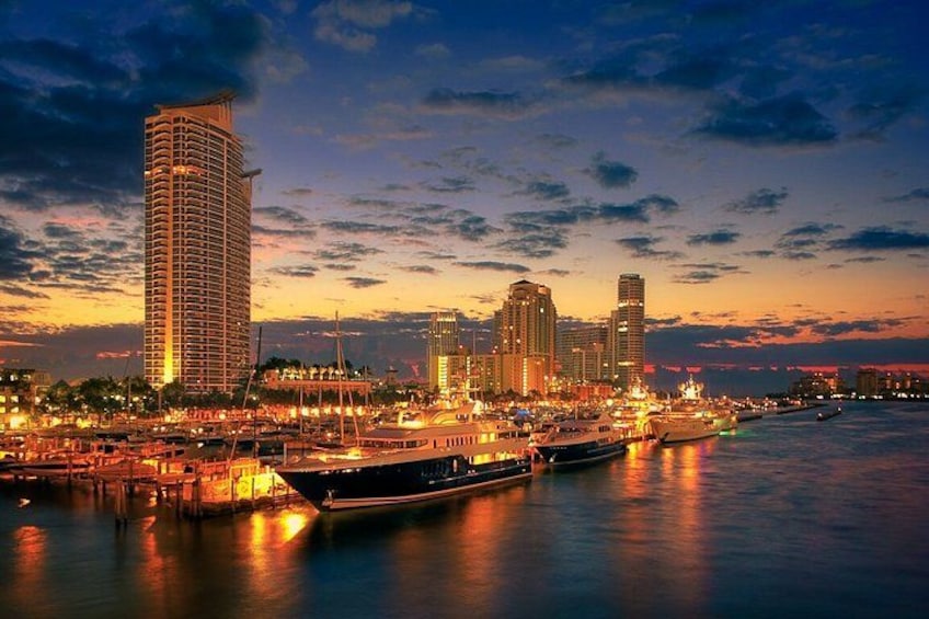 Entertainment Skyline boat tour 3