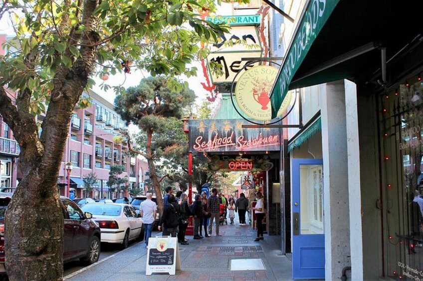 Stroll through vibrant neighbourhoods 1