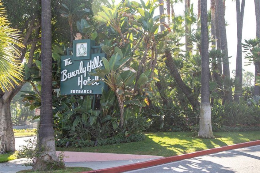 Named the first historic landmark in Beverly Hills and located on Sunset Boulevard, The Beverly Hills Hotel hosts film stars and other celebrities in its signature pink and green colored suites. 2