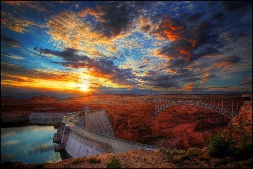 Hoover Dam Comedy Tour with Lunch and Comedy Club Tickets 3