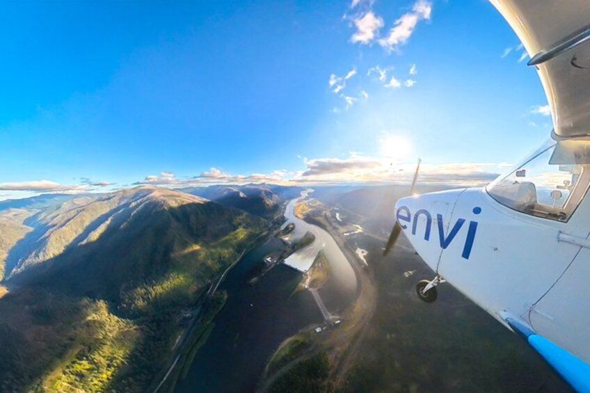 Multnomah Falls and Columbia River Gorge Tour by Envi Adventures 1