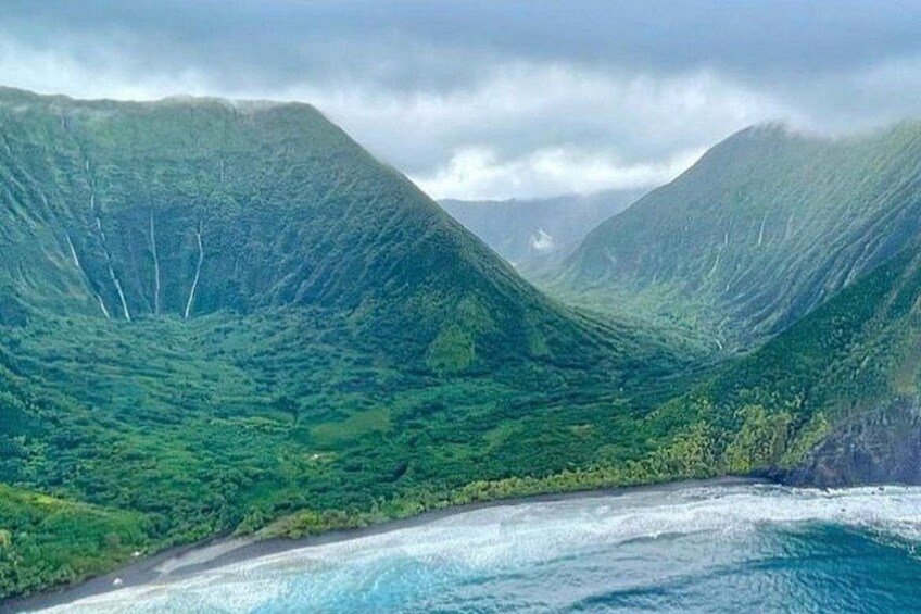 West Maui and Molokai Special 45-Minute Helicopter Tour 2