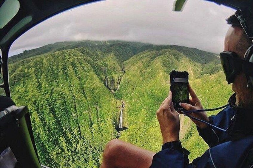 Doors Off West Maui and Molokai 45 minute Helicopter Tour 1