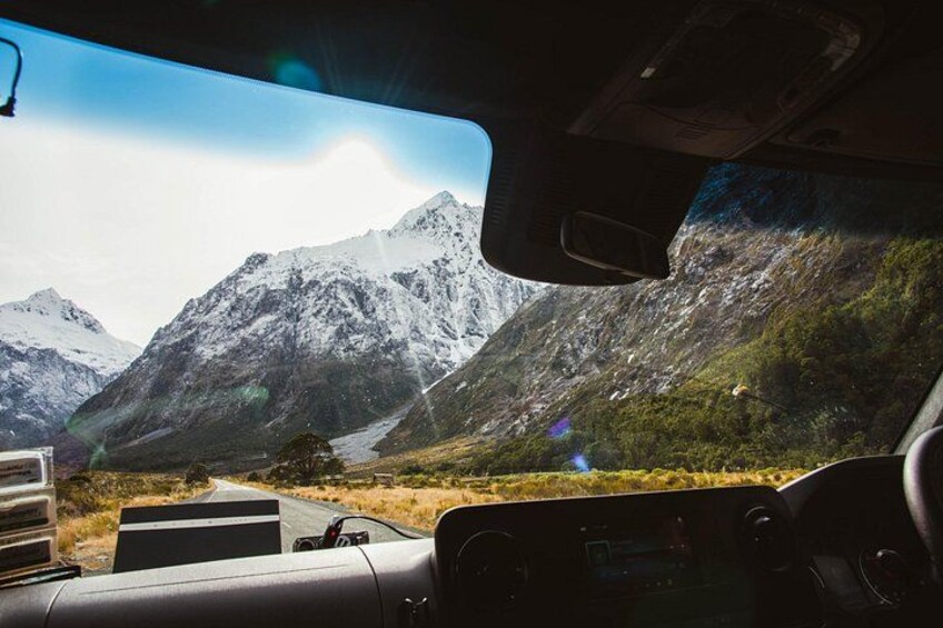 After your cruise, our guide will transport you on a relaxing drive back to Queenstown 3