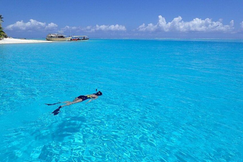 Half day Snorkeling Shared Boat Tour in Bora Bora 2