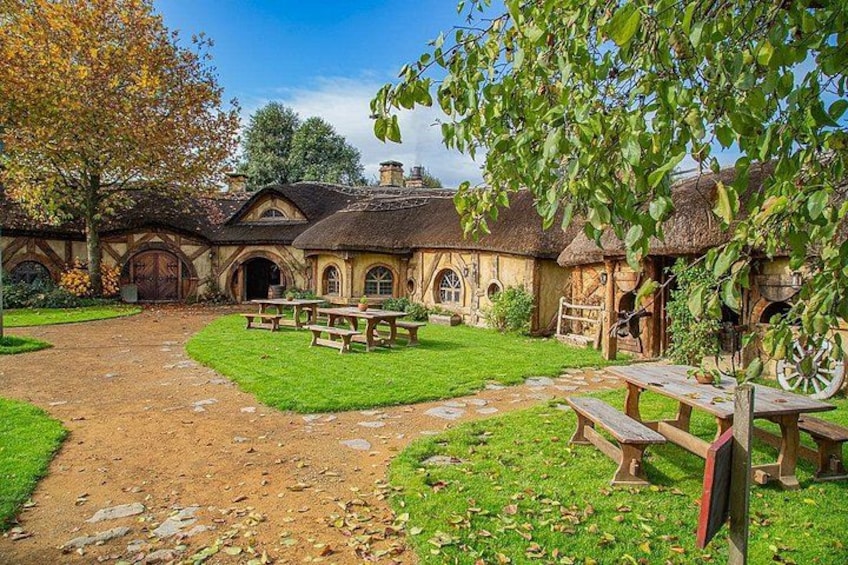 Auckland to Rotorua via Hobbiton Movie Set Tour - One Way 2