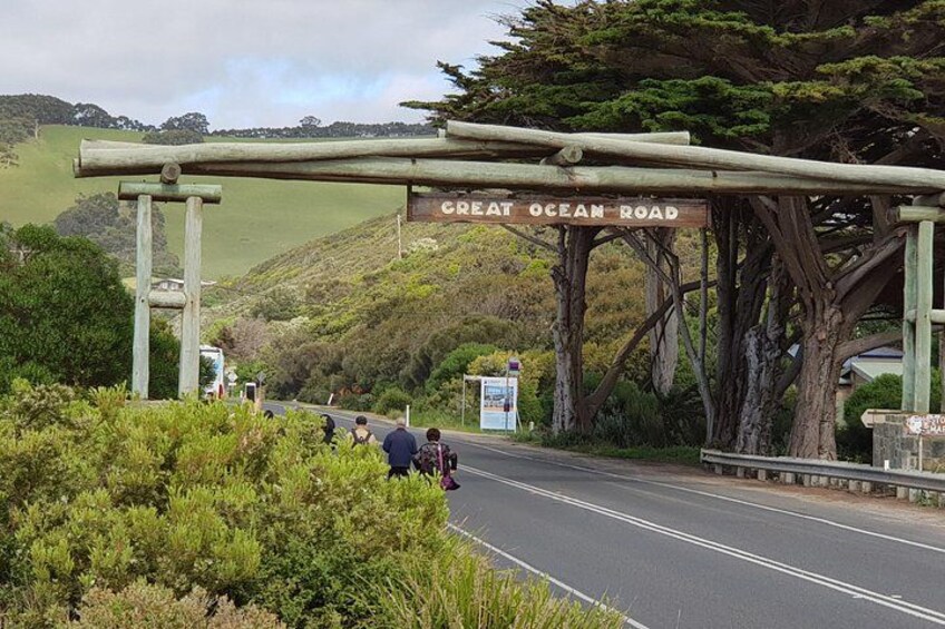 A road sign for Great Ocean Road, surrounded by greenery and hills. 2