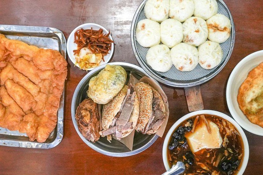 Try 12+ dishes at 6+ stops while exploring Beijing’s historic hutongs and tasting the unforgettable flavors of Old Beijing. 1