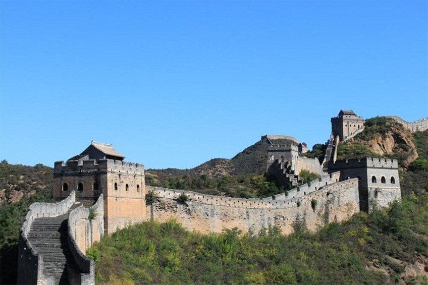 La Grande Muraille de Chine, avec ses tours de guet et ses murs de pierre. 2