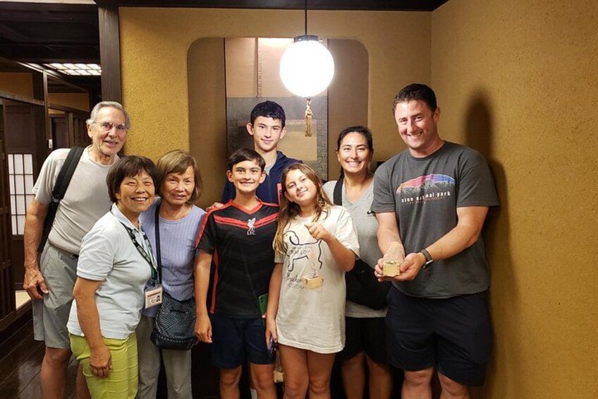 Kanazawa Night Tour with Local Meal and Drinks 4