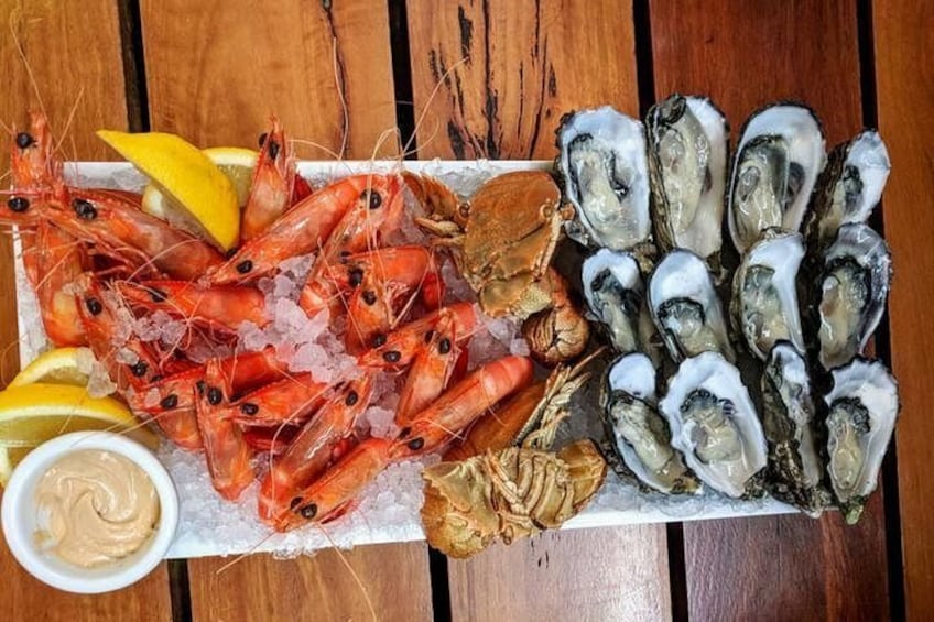 Enjoy a seafood lunch 3