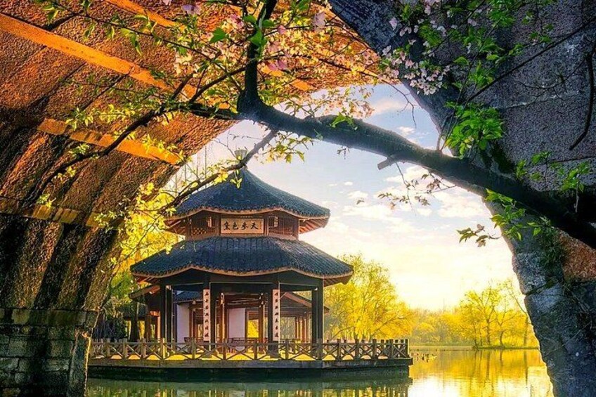 Hangzhou Private & Expert Tour Guide Service 5