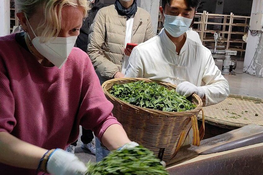 Hangzhou Private & Expert Tour Guide Service 4