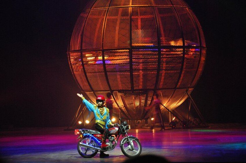 Beijing Traditional Hot Pot Dinner and VIP seated Acrobatic show 2