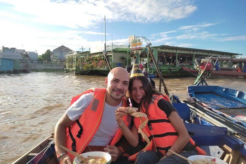 have breakfast on boat 3