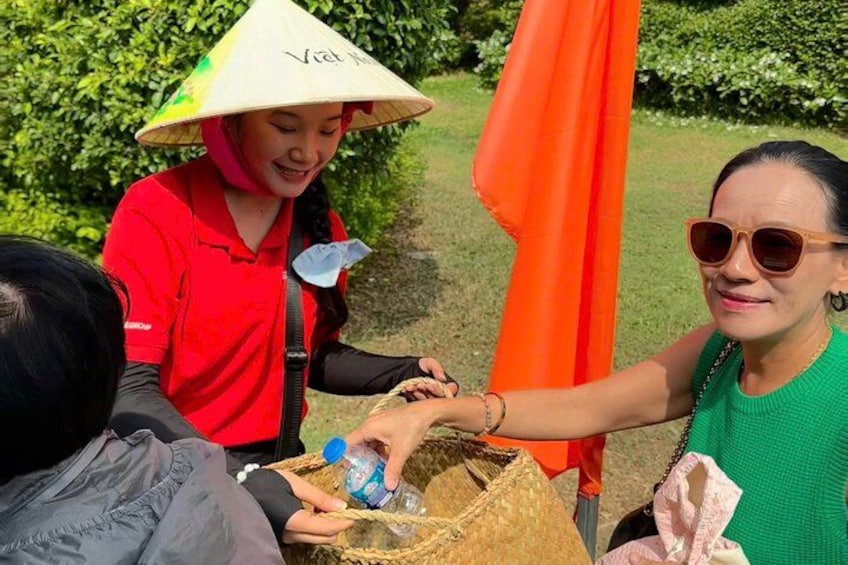 Making a difference with every step – joining our plastic bottle collection initiative to preserve the pristine beauty of the Mekong Delta for generations to come 4