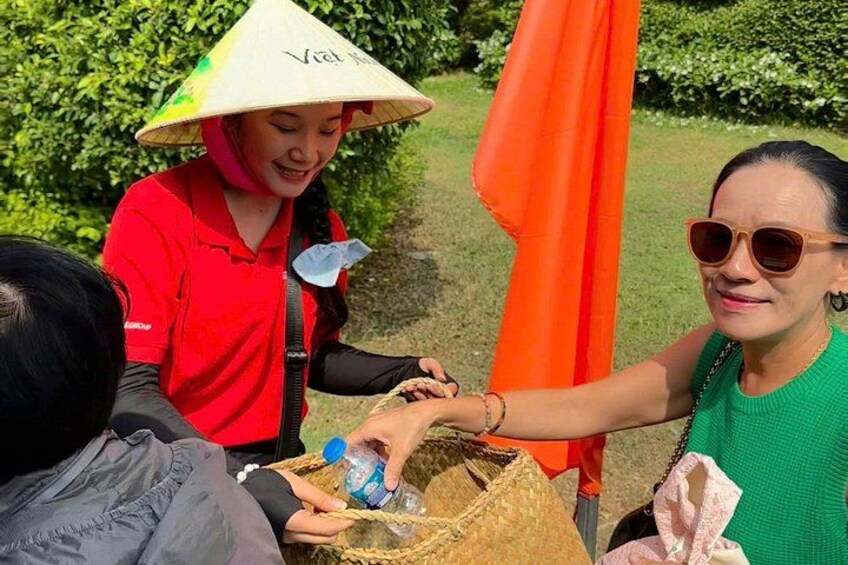 Making a difference with every step – joining our plastic bottle collection initiative to preserve the pristine beauty of the Mekong Delta for generations to come 4