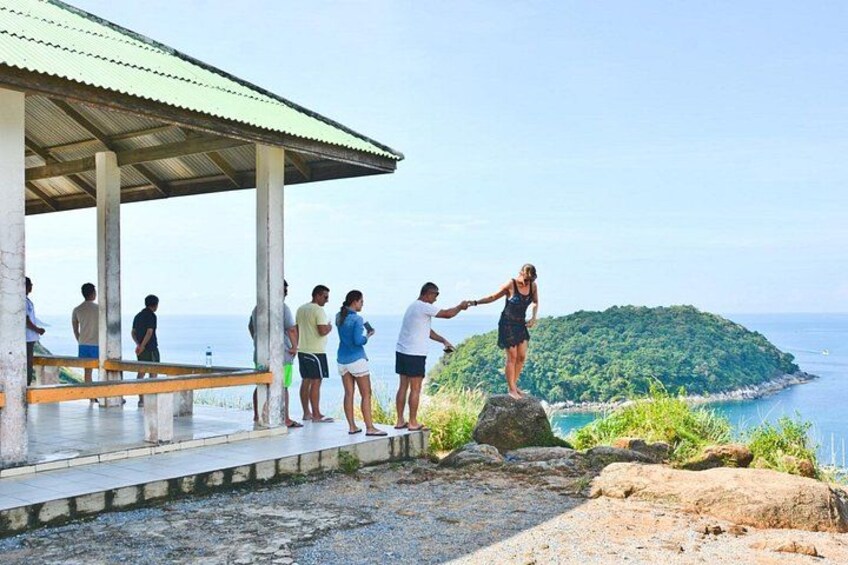 Scenic drive across the island, passing by iconic beaches 2