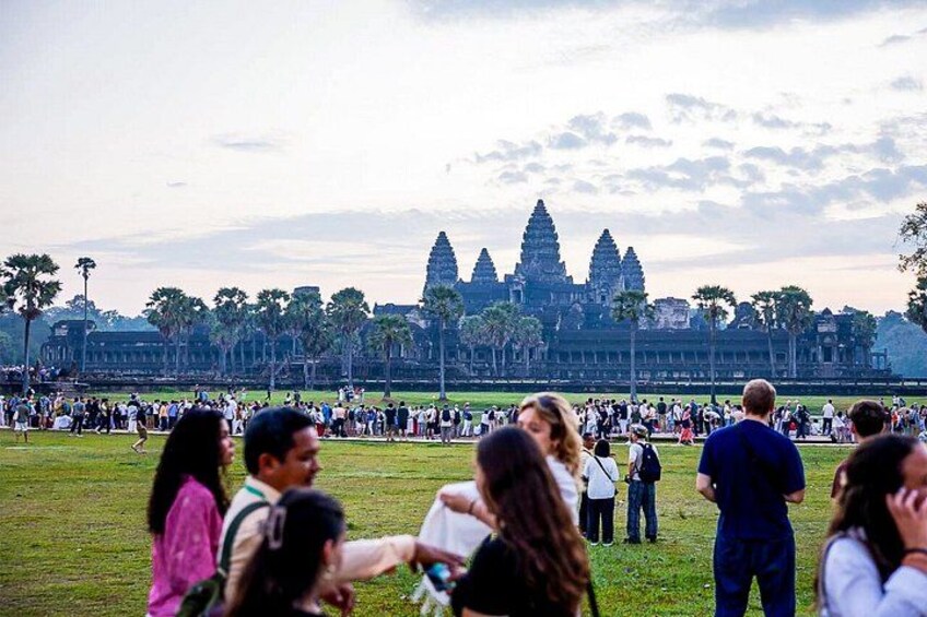 Angkor Wat Sunrise Private Tour with Guide from Siem Reap 2