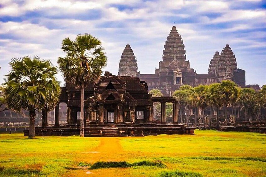 Angkor Wat Sunrise Private Tour with Guide from Siem Reap 3