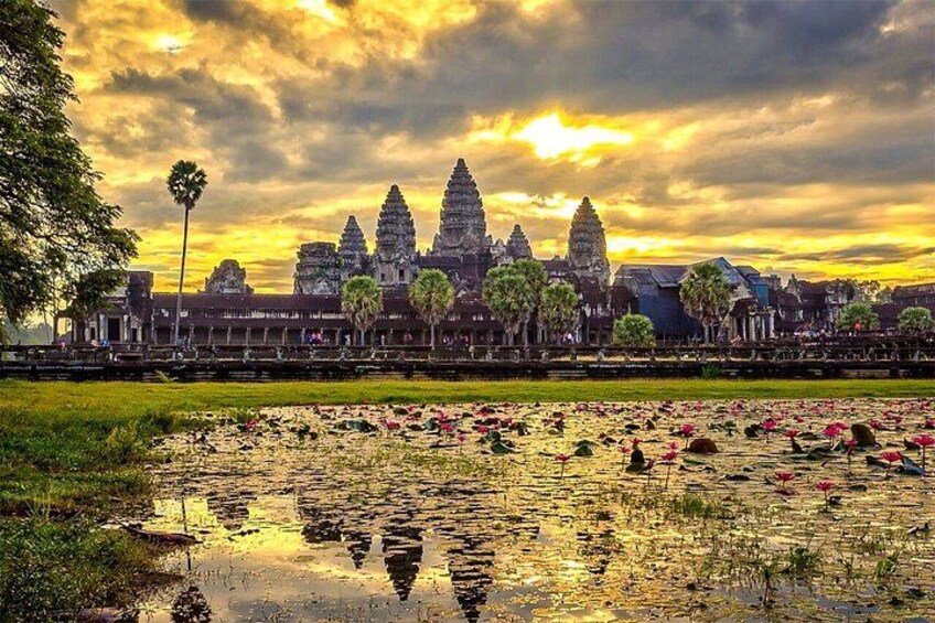 Angkor Wat Sunrise Private Tour with Guide from Siem Reap 2