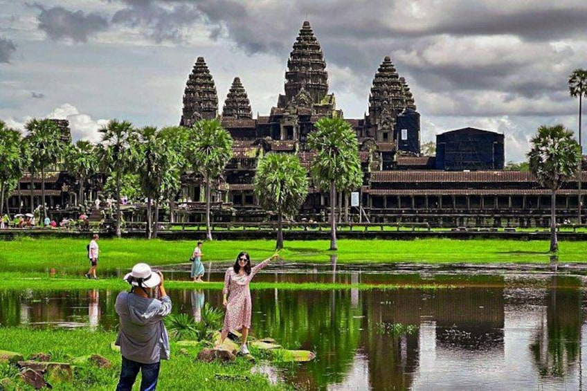 Angkor Wat Sunrise or Sunset Small-Group and Guide tours 2