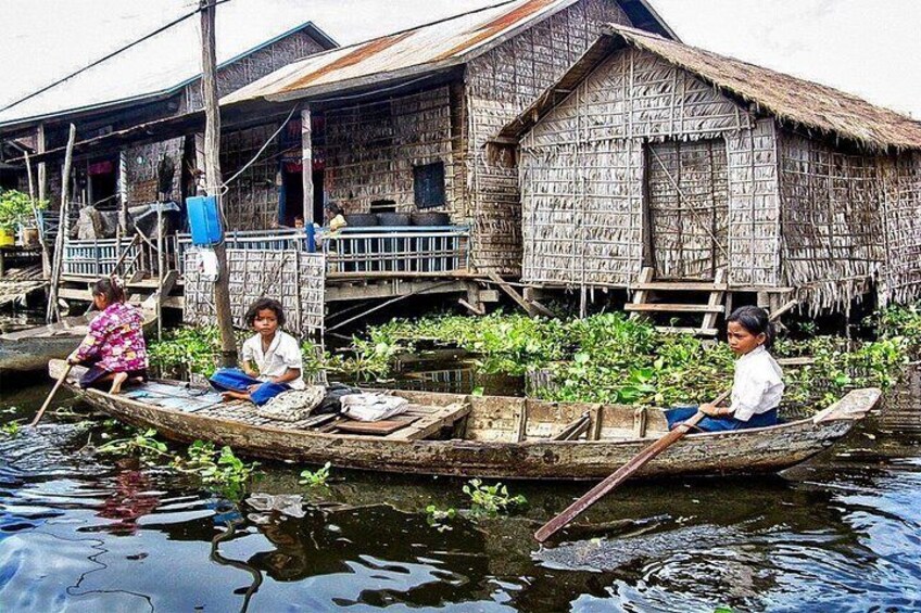Kampong Phluk Floating Village Tour by Boat 2