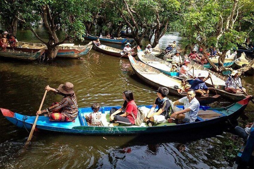 Kampong Phluk Floating Village Tour by Boat 5