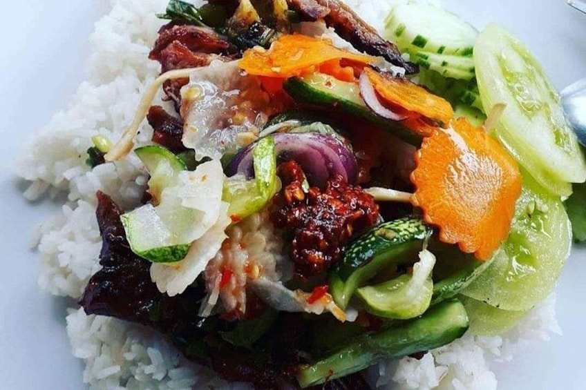 Phnom Penh Hidden Market, Breakfasts & Street Art by Tuk Tuk 1