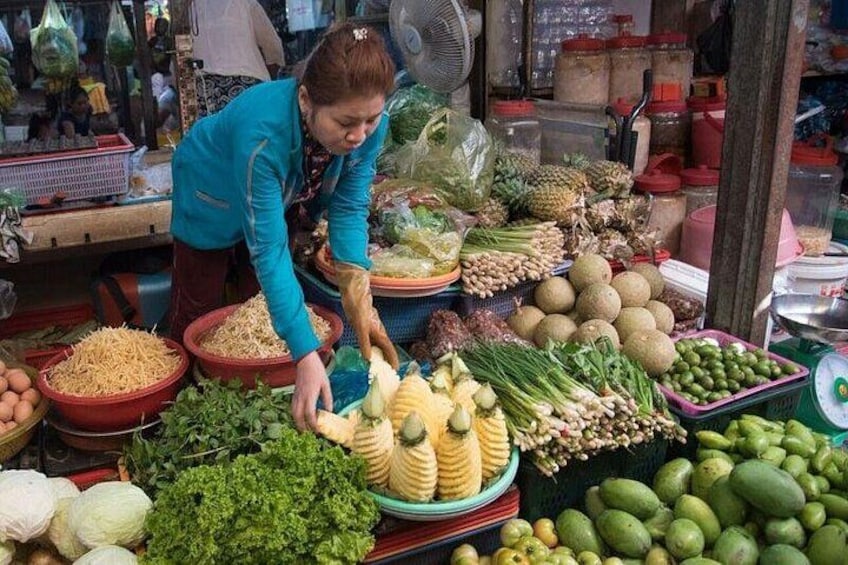 Phnom Penh Hidden Market, Breakfasts & Street Art by Tuk Tuk 4
