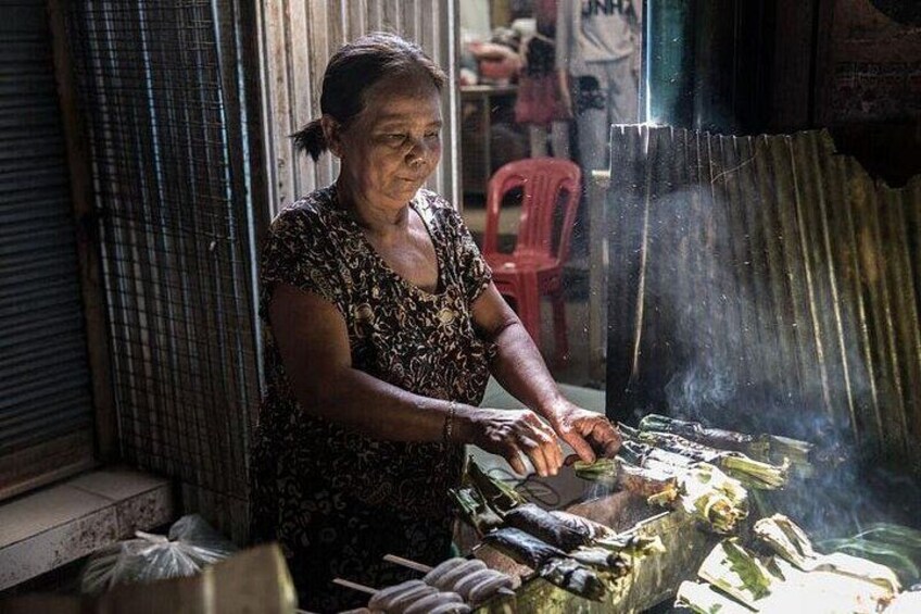 Phnom Penh Hidden Market, Breakfasts & Street Art by Tuk Tuk 2