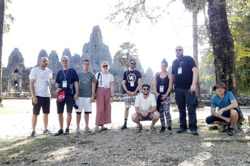 Angkor Wat full Day 'Small Group with sunset & Tour Guide 2