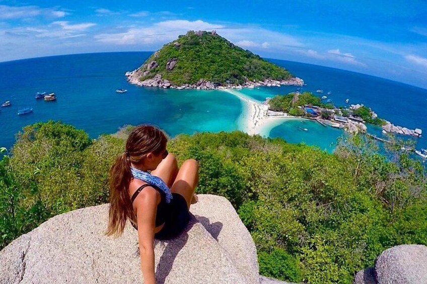 Experience the beautiful panorama view of Koh Nang Yuan 1