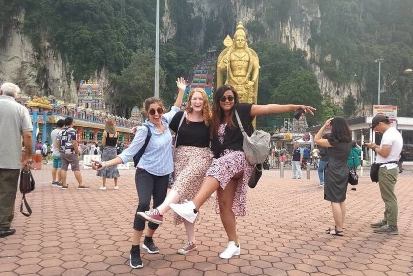 Energetic atmosphere at the holy site of Batu Caves 1