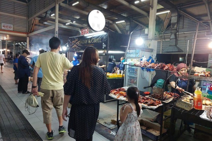 Private Bandar by Night & Water Village Tour 2