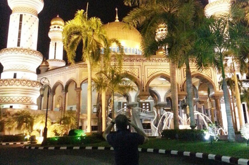 Private Bandar by Night & Water Village Tour 5
