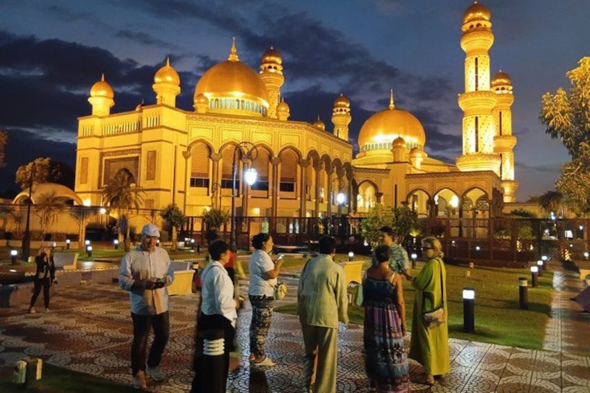 Private Bandar by Night & Water Village Tour 1