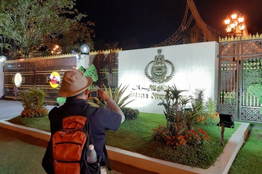 Private Bandar by Night & Water Village Tour 4