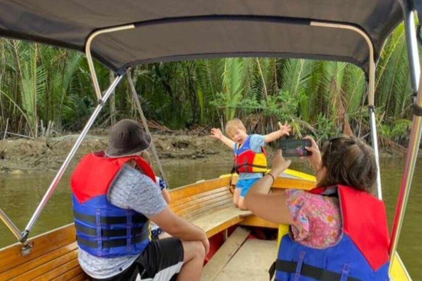 Private Bandar Highlight, Water Village & Proboscis Monkey Tour 4