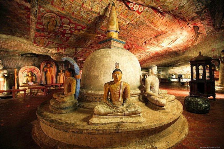 Inside the Dambulla cave temple 2