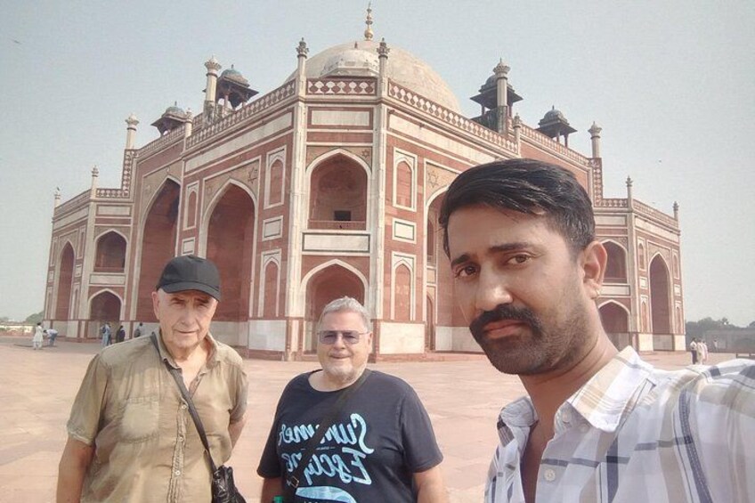 Taj Mahal Tour with Guide 5