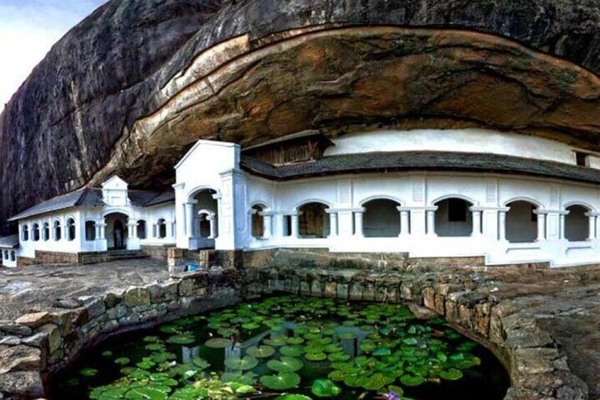 Entrance of Dambulla Cave Temple, Srilanka 4