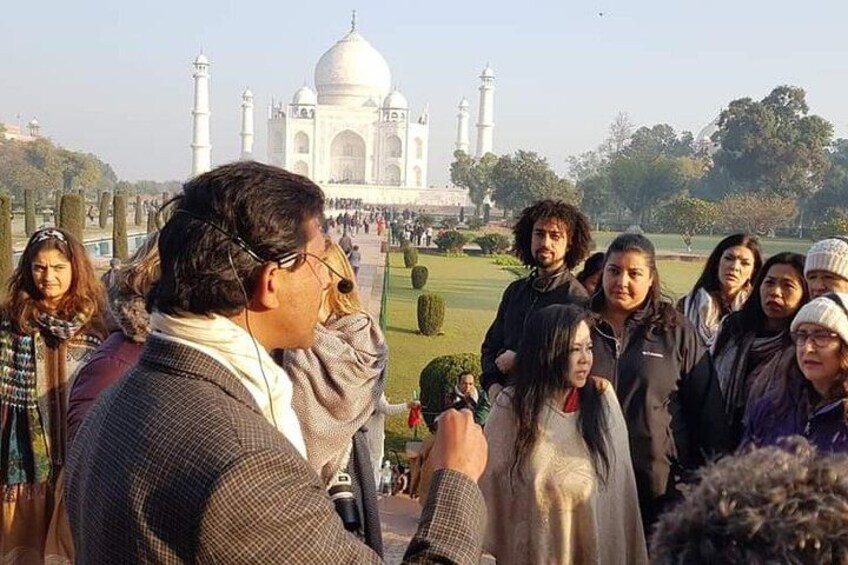 Explaining architecture to the Guests 2