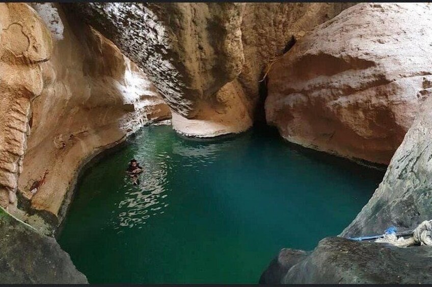 Private Day Trip to Wadi Shab, Fins Beach & Bimmah Sinkhole 2